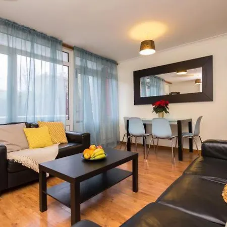 3 Bedroom Flat In London