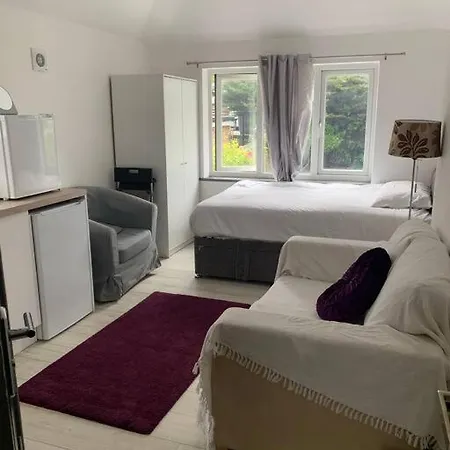 Modern Brand New Build Studio Apartment *