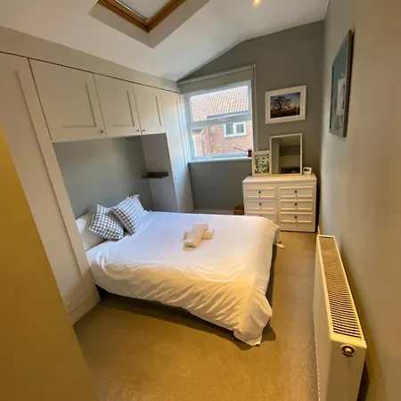 Gorgeous Hammersmith Home. Sleeps 6. Tube 5 Mins! London