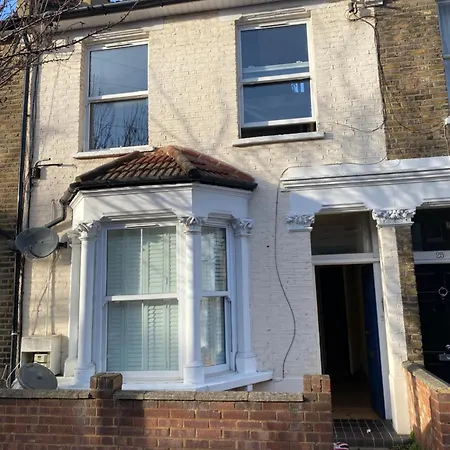 Gorgeous Hammersmith Home. Sleeps 6. Tube 5 Mins!