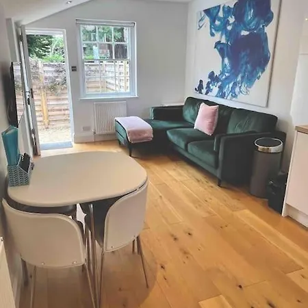 Apartment Lovely Annexe Near Surbiton/kingston, Sw London *