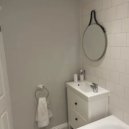 Lovely 2 Bedroom Ground Floor Flat With Garden. London