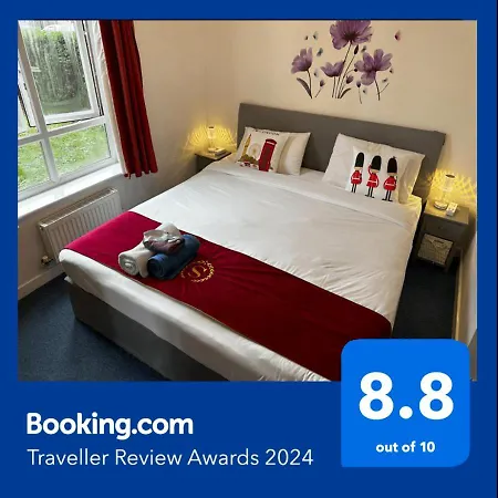 2 Bed 2 Bath - Free Parking - 3min Walk To The Train Station - 19min To Liverpool Street 5min To Victoria Line 1gb Broadband Super Fast Internet Ground Floor 100s Of Shops Restaurants Bakeries 24-hour Asda Superst * Londres