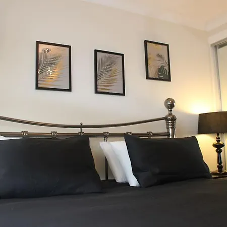 Urban Oasis: North London Apartment Edmonton