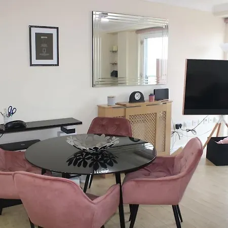 Urban Oasis: North London Apartment