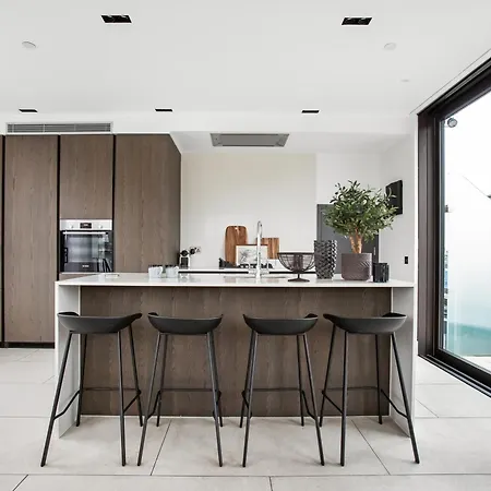 Stunning 3 Bedroom Penthouse Private Terrace Ac London