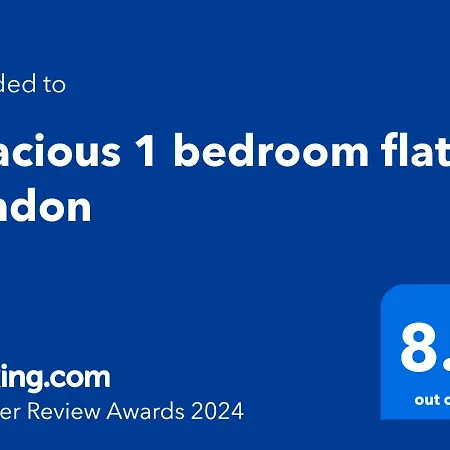 Spacious 1 Bedroom Flat In Apartment *