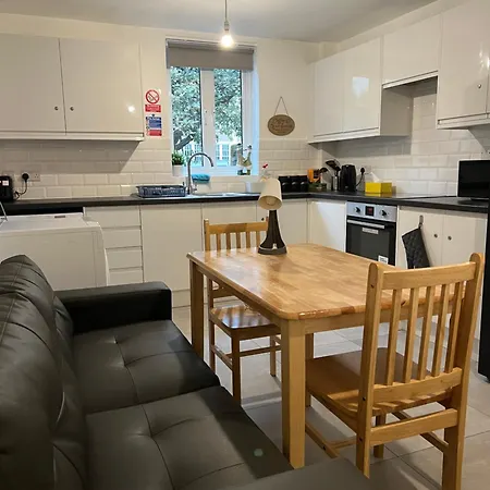 Lovely Double In Euston & Square In Homestay London