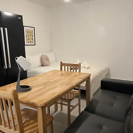 Lovely Double In Euston & Square In