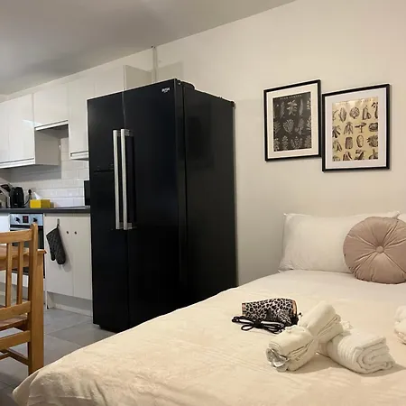 Lovely Double In Euston & Square In Homestay