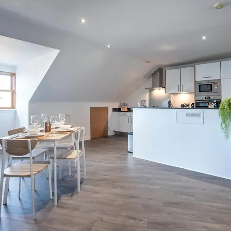 Apartment The Loft - Spacious Luxury 2 Bed 2 Bath With Free Secure Parking And Tube Close By London