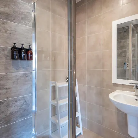 Apartment The Loft - Spacious Luxury 2 Bed 2 Bath With Free Secure Parking And Tube Close By