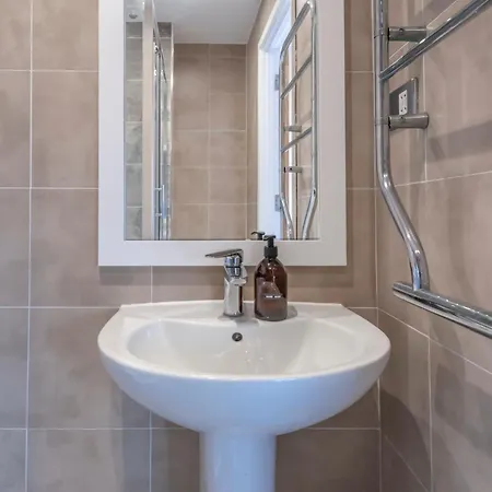 The Loft - Spacious Luxury 2 Bed 2 Bath With Free Secure Parking And Tube Close By London