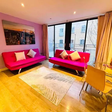 Bright Flat In Bricklane-aldgate London