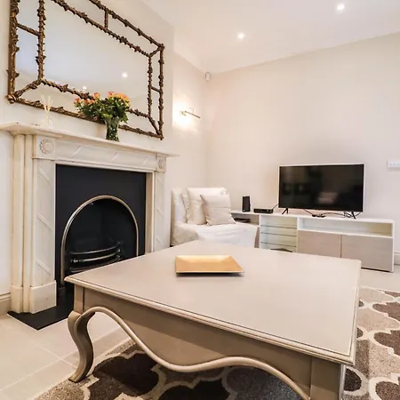 Lovely Kensington In A Prime Location *