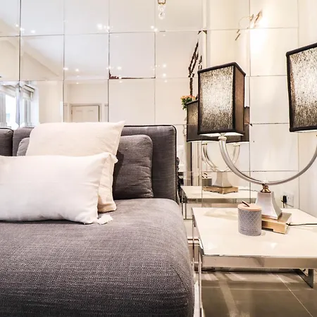 Lovely Kensington In A Prime Location Apartment *