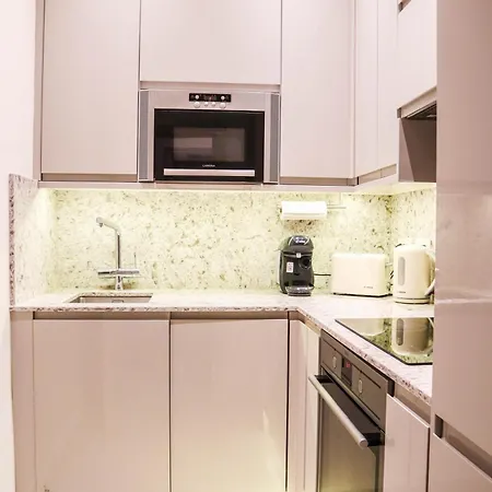 Lovely Kensington In A Prime Location *