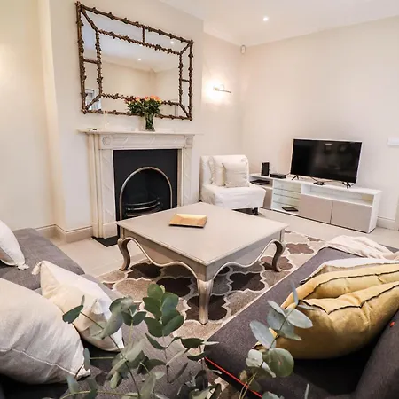 Lovely Kensington In A Prime Location