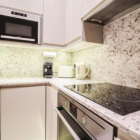 Lovely Kensington In A Prime Location Apartment *