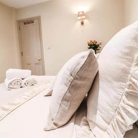 Lovely Kensington In A Prime Location Apartment