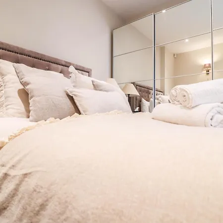 Lovely Kensington In A Prime Location