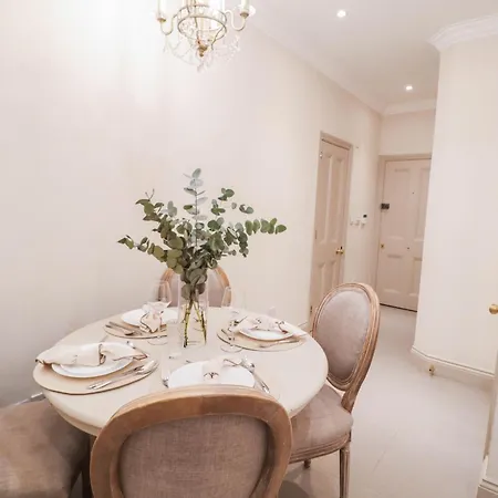 Lovely Kensington In A Prime Location