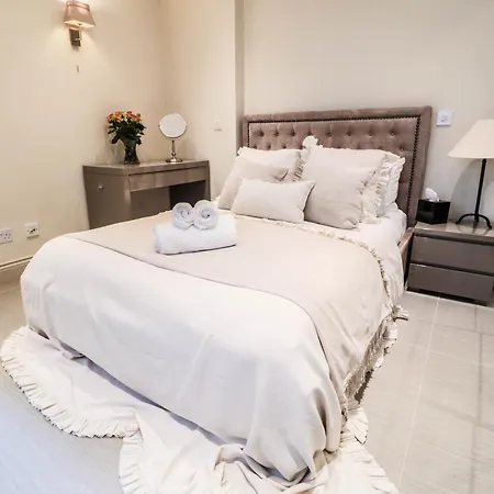 Lovely Kensington In A Prime Location Apartment *