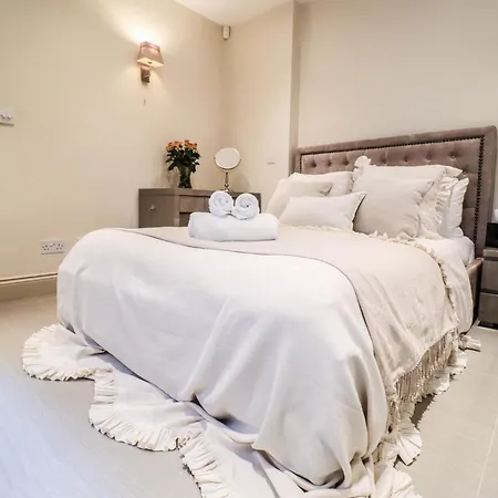 Lovely Kensington In A Prime Location Apartment
