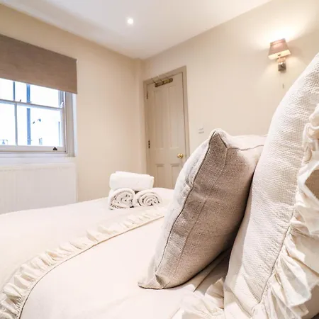 Lovely Kensington In A Prime Location Apartment