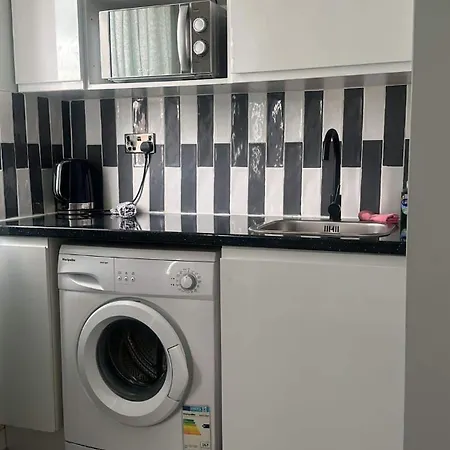 Flat In Acton *