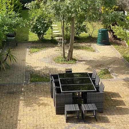 Stunning Modern Cozy 5 Star 3 Bedroom House-free Parking Greater London Metro Stations Hosted By Tony *