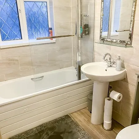 Stunning Modern Cozy 5 Star 3 Bedroom House-free Parking Greater London Metro Stations Hosted By Tony Ferienhaus *