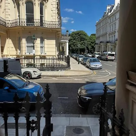 Kensington High Street *