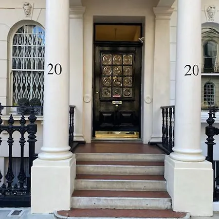 Kensington High Street Apartment *