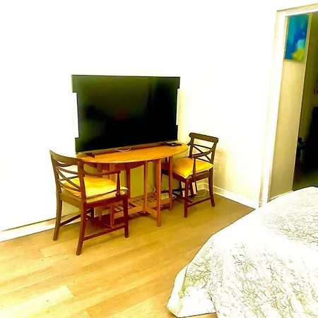 Apartment Chic In Leicester Sqaure! London