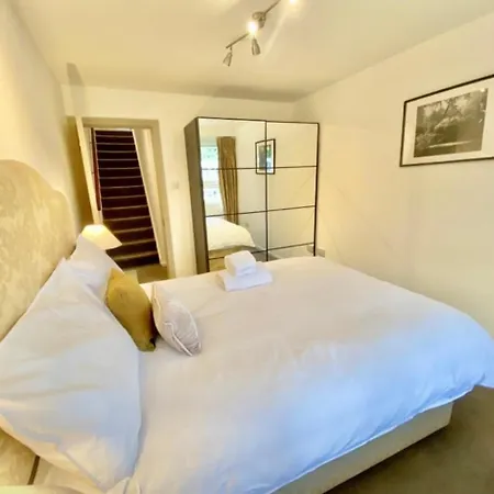 Apartment Bedroom Deluxe *