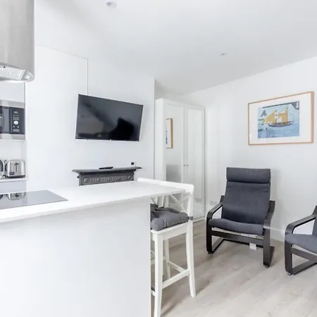Sleek & Well-connected Flat Archway! Apartment