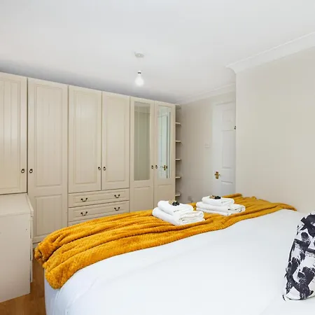 Apartment Charming 1br Flat, Canning Town, Excel, Hall