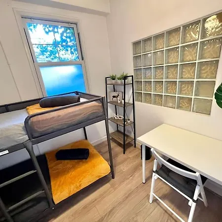 Spacious 2-bed House 20 Mins From Central