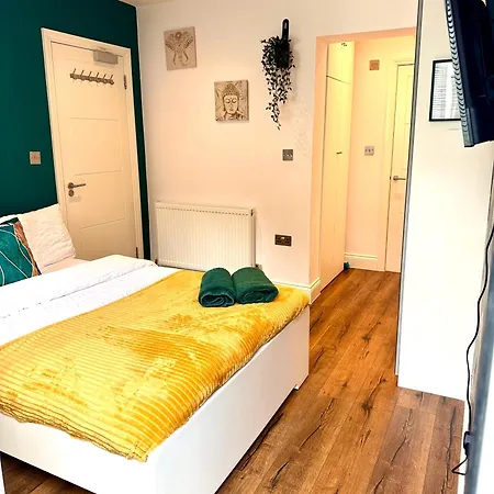 Pensión Beautiful Studio Flat Purley