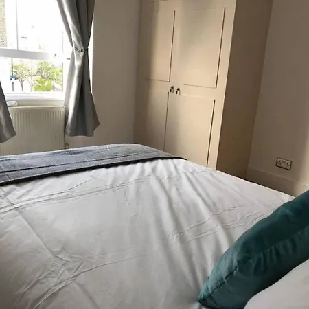 Eurostar Budget - Next To Kings Cross & Eurostar Train Station Гостевой дом Лондон