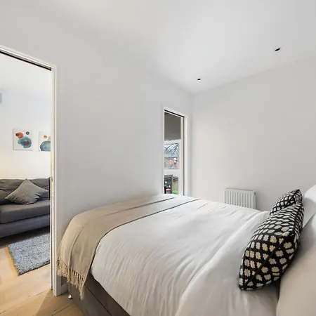 Modern 1 Bed Camden Apartment London