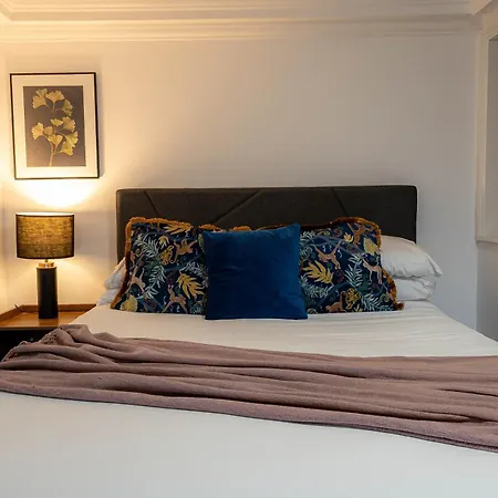 Deluxe Urban Retreat With City Views Studio And One Bedroom Near Camden By Belvilla