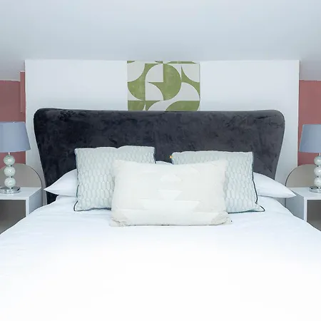 Deluxe Urban Retreat With City Views Studio And One Bedroom Near Camden By Belvilla Apartment