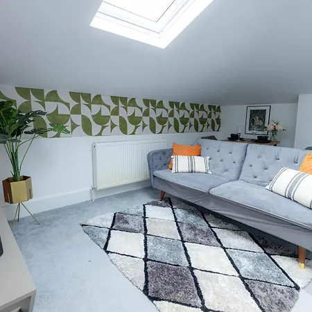 Deluxe Urban Retreat With City Views Studio And One Bedroom Near Camden By Belvilla London