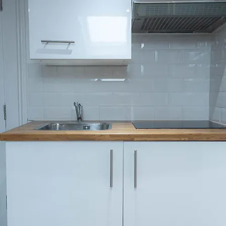 Deluxe Urban Retreat With City Views Studio And One Bedroom Near Camden By Belvilla *
