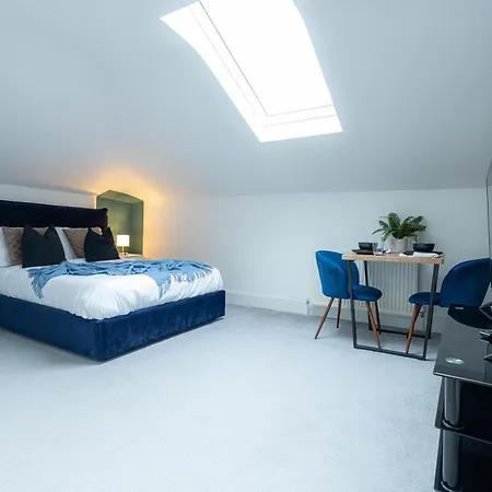 Deluxe Urban Retreat With City Views Studio And One Bedroom Near Camden By Belvilla *
