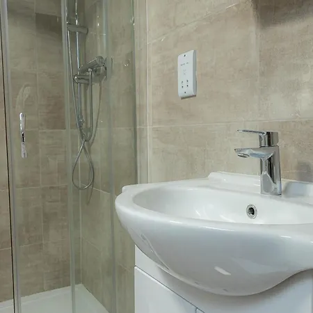 Deluxe Urban Retreat With City Views Studio And One Bedroom Near Camden By Belvilla * London