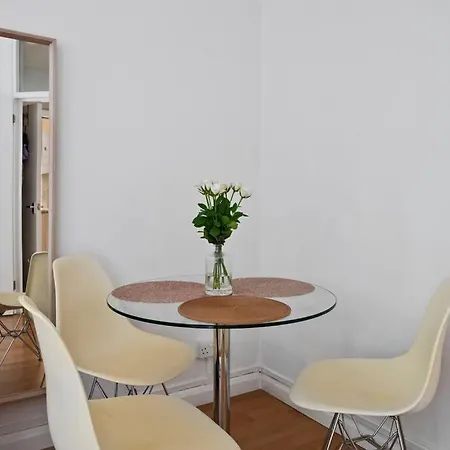 Apartment Small One-bed Flat, Payment Required Straight Away, Host Will Message After You've Made A Reservation