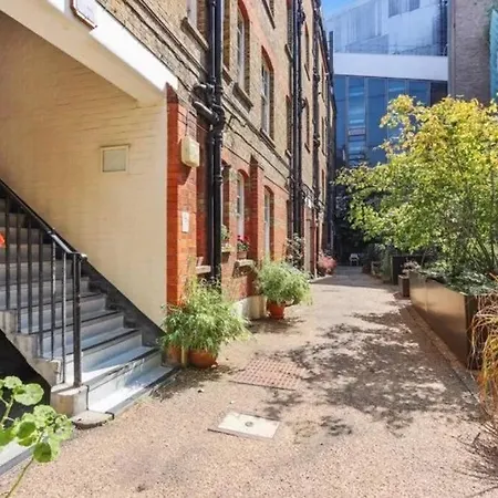 Small One-bed Flat, Payment Required Straight Away, Host Will Message After You've Made A Reservation London